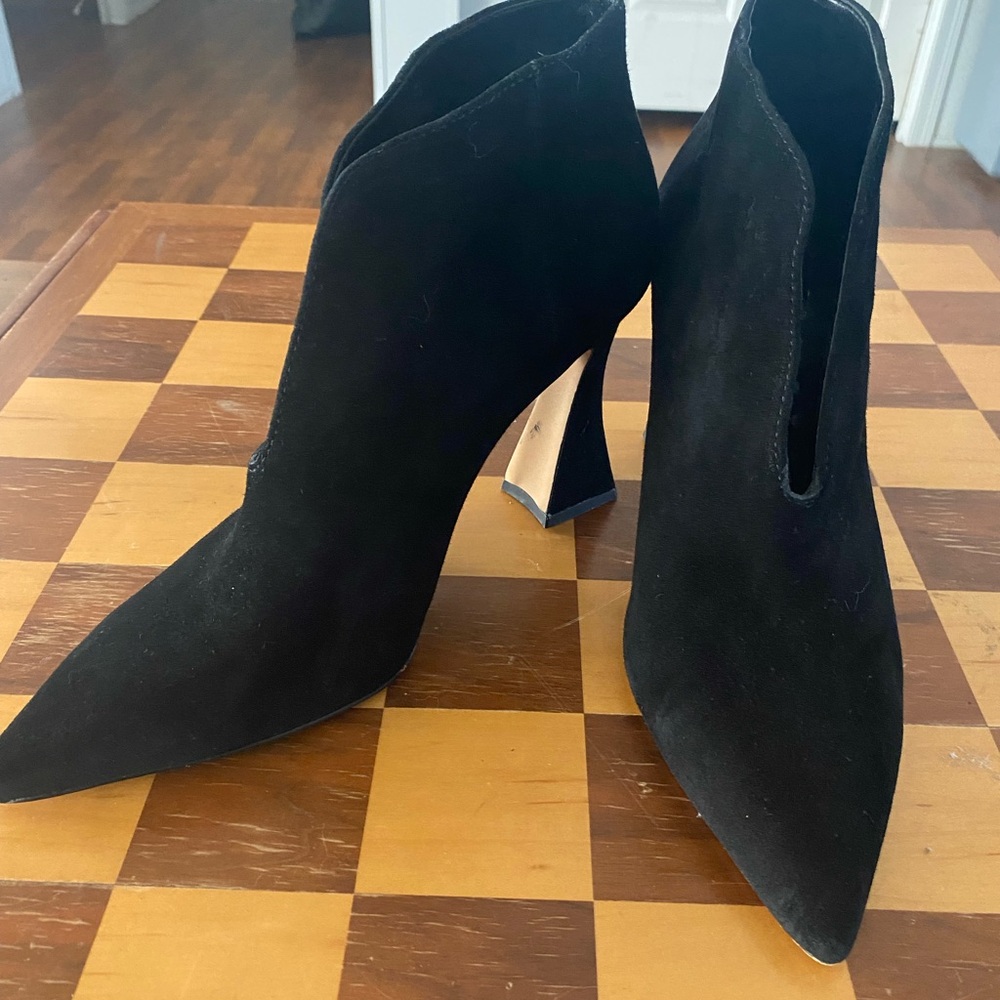 Vince Camuto Black Suede Heels - Picture 4 of 9